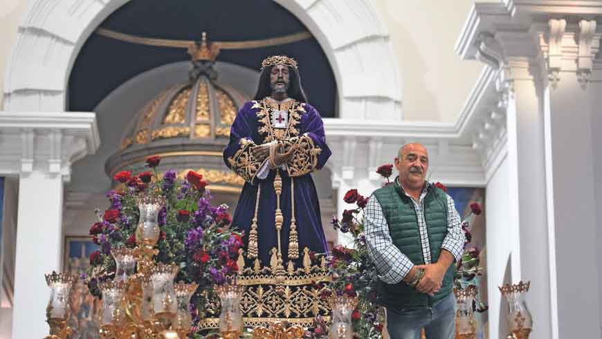 Alejandro Izquierdo. “El trono no se monta solo: detrás hay fe, miedo y ...  muchas horas de entrega”
